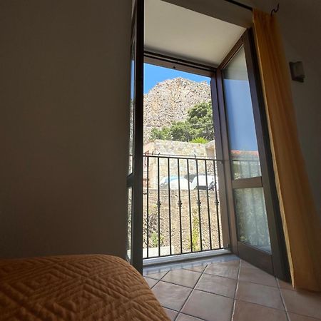 Domus Aurea Borgo House Apartment เชฟาลู ภายนอก รูปภาพ