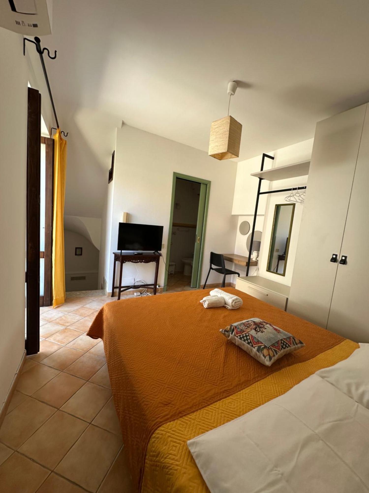 Domus Aurea Borgo House Apartment เชฟาลู ภายนอก รูปภาพ