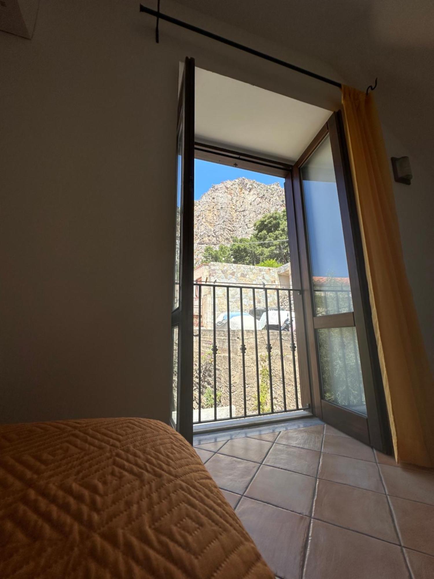 Domus Aurea Borgo House Apartment เชฟาลู ภายนอก รูปภาพ